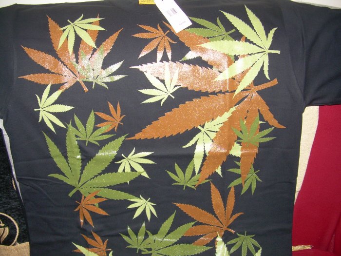 BRAND NEW BROWN WEED LEAF MARIGUANA BIG T SHIRT