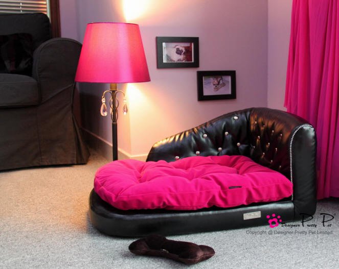 Dog Beds NEW!! Hot Pink & Black Sofa Bed & Toy
