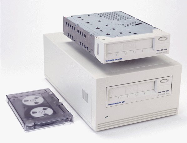 Tandberg 6553 - SLR 40, INT. Tape Drive, 20/40GB, New