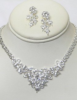RHINESTONE NECKLACE SET: SILVER PLATING NKR684