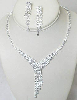 CONTEMPORARY RHINESTONE JEWELRY SET NKR657