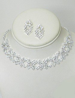 DIAMOND SHAPED RHINESTONE CHOKER SET NKR627