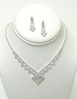PYRAMID CLEAR RHINESTONE SET NKR557