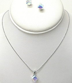 SWAROVSKI CRYSTAL CUBE SET NKR490