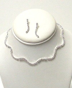 SWIGGLY AUSTRIAN CRYSTAL CHOKER SET NKR466