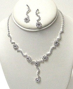 SWIGGLY FLOWER DROP RHINESTONE SET NKR462
