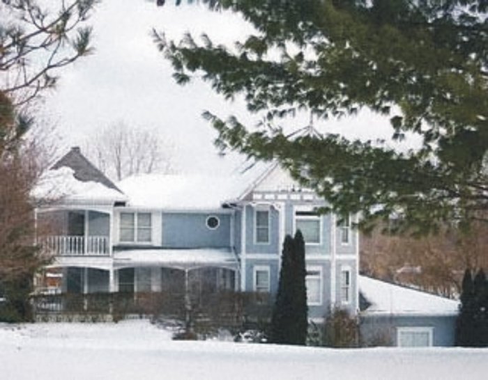 3453 Moraine Dr
