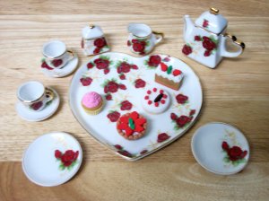 AMERICAN GIRL 18 INCH DOLL-ROSEBUD TEASET