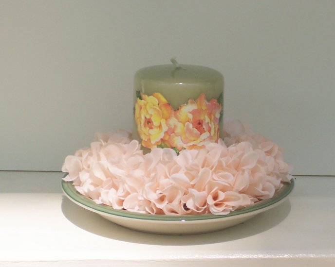 Light Green Pillar Candle with Flower Decorated Holder