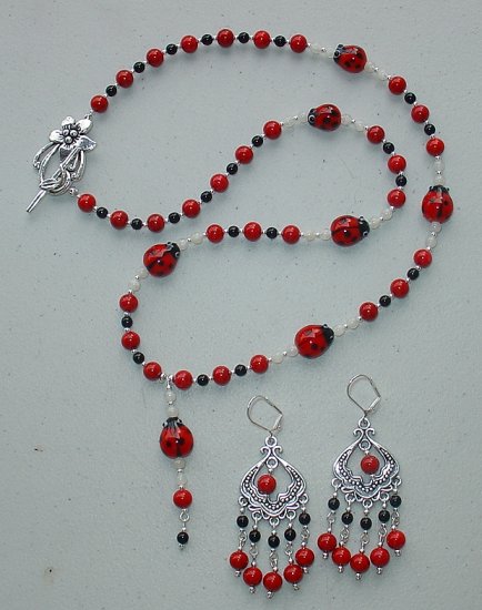 BEAUTIFUL RED/BLACK LADY BUG DROP NECKLACE AND EARRING SET