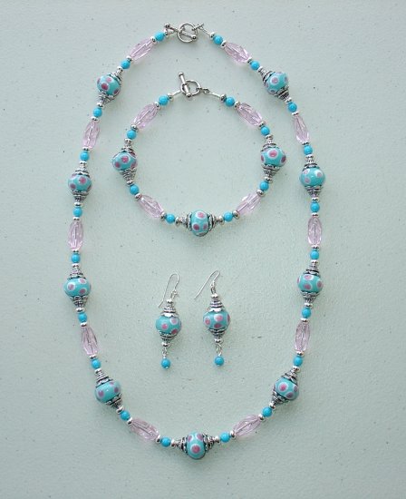 TURQUOISE PINK/WHITE DOTS~NECKLACE~BRACELET~EARRING SET