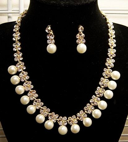 Crystal Flower With Pearl Earrings & Necklace Set