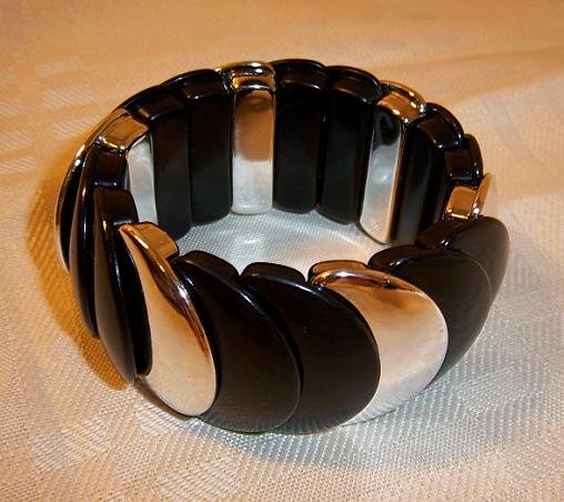 Vintage Design Looking Plastic Stretch Bracelet Bangle Black + Silver Color