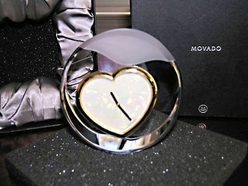 MOVADO Crystal mother of Pearl clock tcl-140m