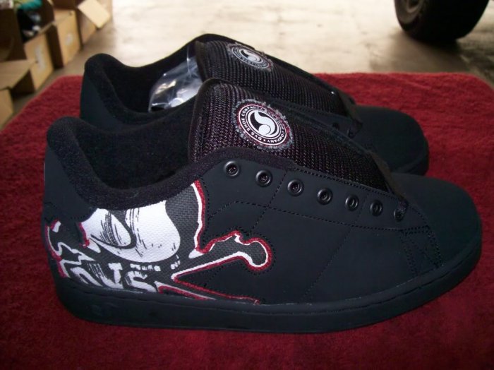 DVS Decay Black / White Nubuck Skateboard Shoes - Size 8