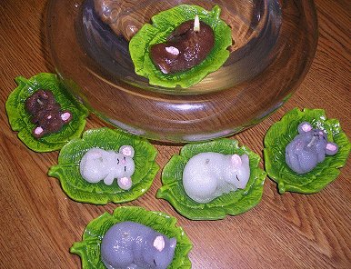 Set of 2 Mice on Leaves Floating Candles