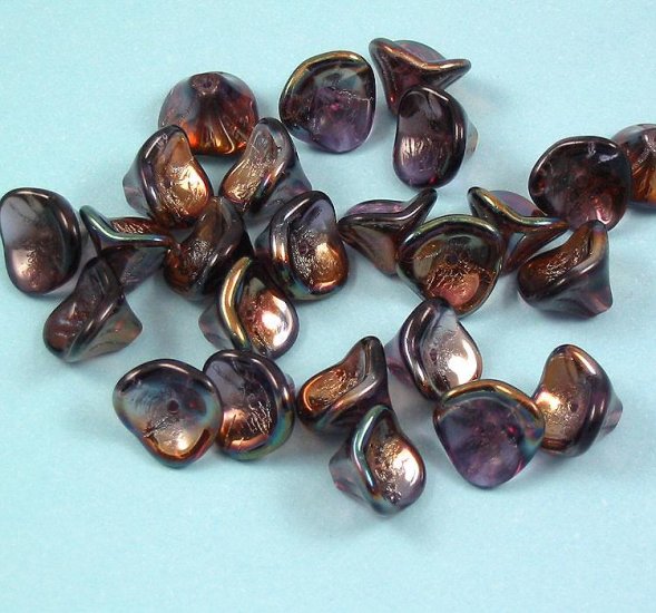 Glass Three Petal Flower Bead Tanzanite Celsian 20