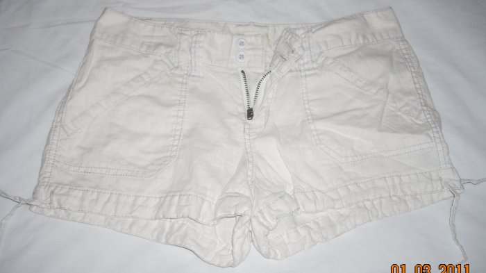 Teen/Girls White Shorts by aeropostle