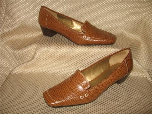 Bandolino Light Brown Leather Loafer Shoes Size 9 M New