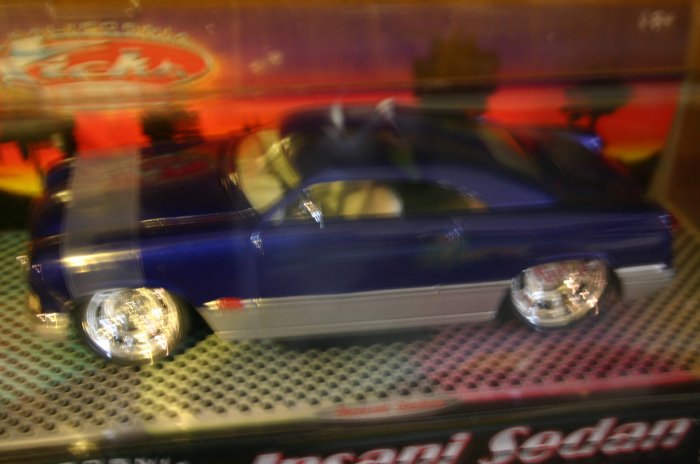 DIE CAST MUSCLE CAR INSANI SEDAN 1:24 SCALE
