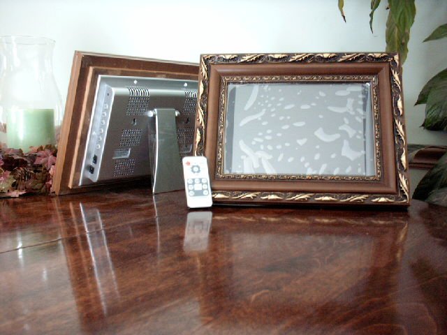 50 - 10.4 LCD Digital Photo Wood Gold Frame MP3, Video 1GB - with Remote