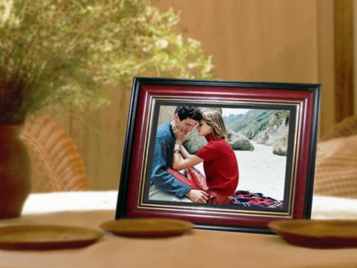 1 - 10.4" LCD Digital Photo Red Wood Frame - MP3 & Video - 1GB - with Remote