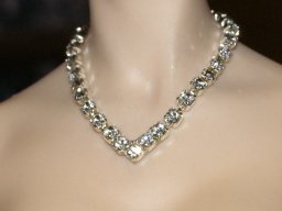 Rhinestone V necklace, silver