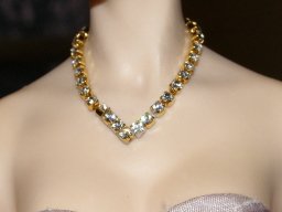Rhinestone V Necklace, Gold
