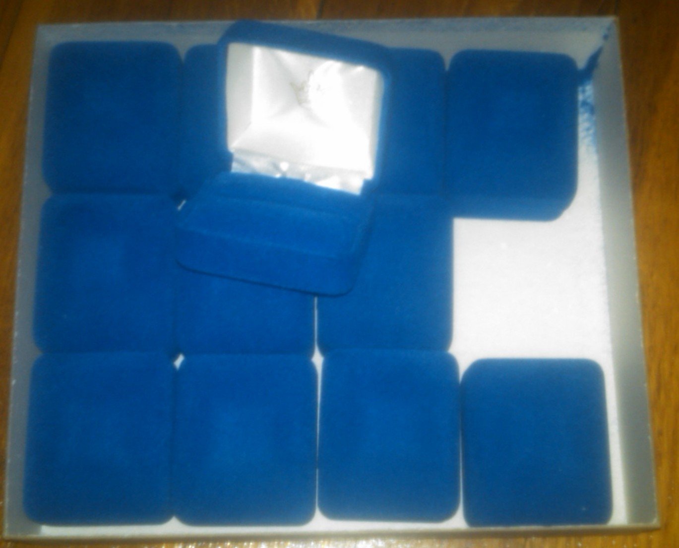 (12) Blue velvet ring boxes