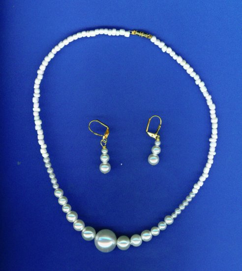 Graduated Pearl Set