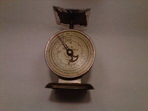 VINTAGE POSTAL SCALE
