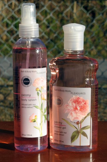 Bath & Body Works Shower Gel (peony scent)
