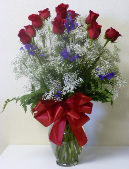 One dozen roses inside vase