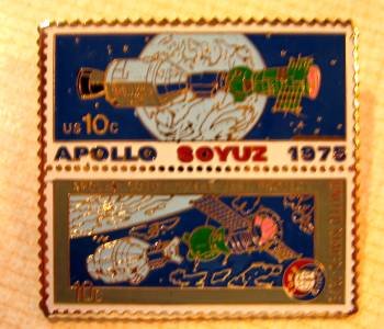 Apollo Soyus NASA stamp pin lapel tie tac hat 1569-70