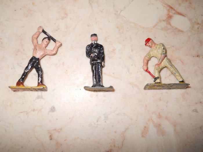 Union Of Africa - 3 Metal Figurines