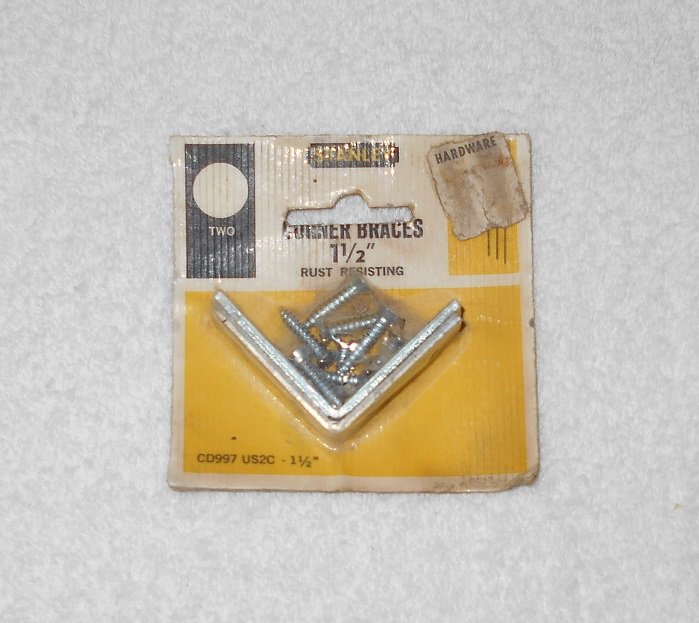 Stanley - Corner Braces With Screws - 1 1/2" - 2 Pack - Rust Resistant - CD997 US2C - Vintage