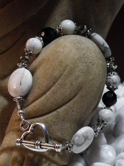 Howlite and Crystal Bracelet
