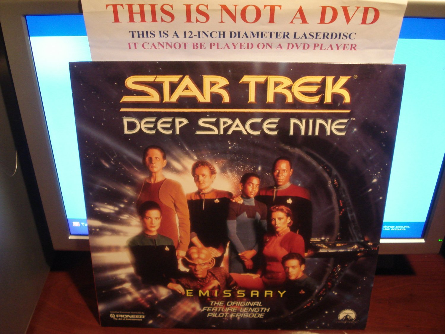 Laserdisc STAR TREK DEEP SPACE NINE EMISSARY PILOT EPISODE AIRDATE 1/4/93 1993 Avery Brooks FS LD