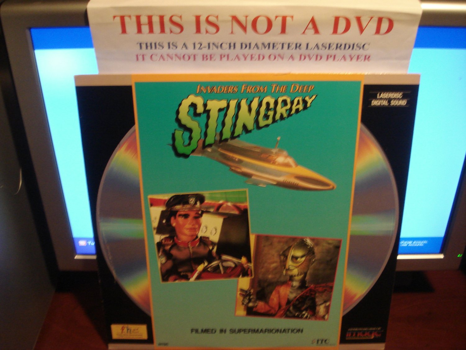 Laserdisc STINGRAY: INVADERS FROM THE DEEP 1981 Supermarionation FS Rare LD