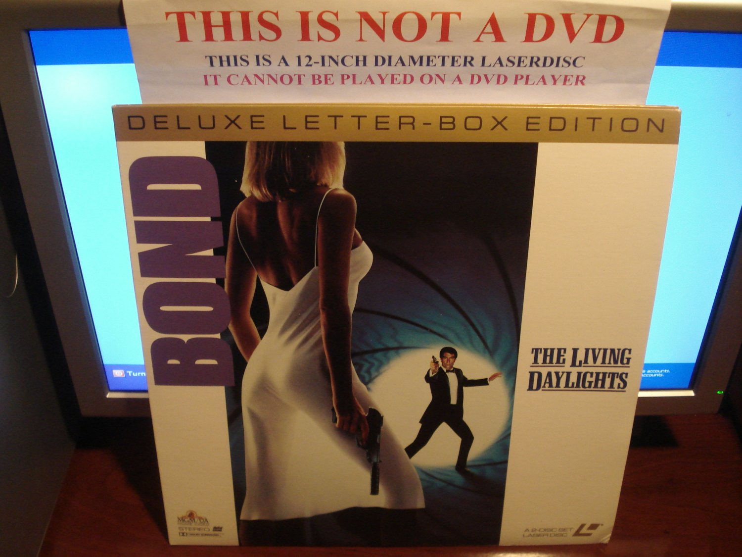 Laserdisc THE LIVING DAYLIGHTS 1987 Timothy Dalton James Bond 007 Lot#3 DLX LTBX LD