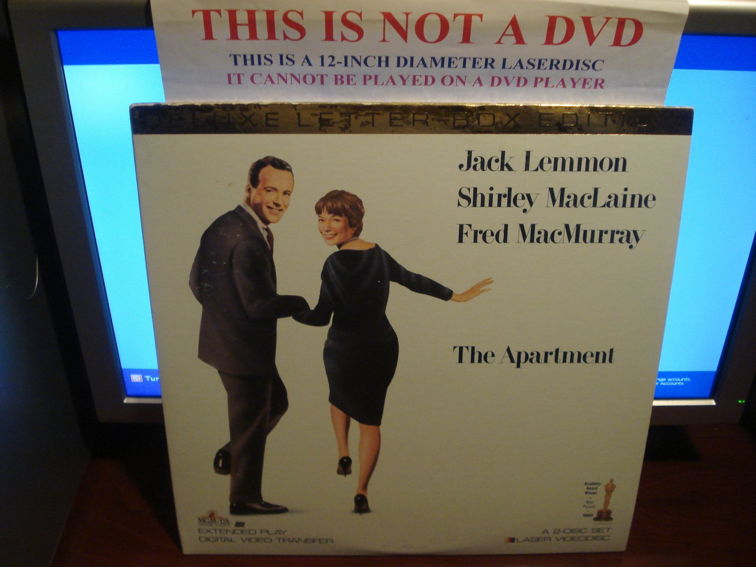 Laserdisc THE APARTMENt (1960) Jack Lemmon Lot#3 LTBX LD