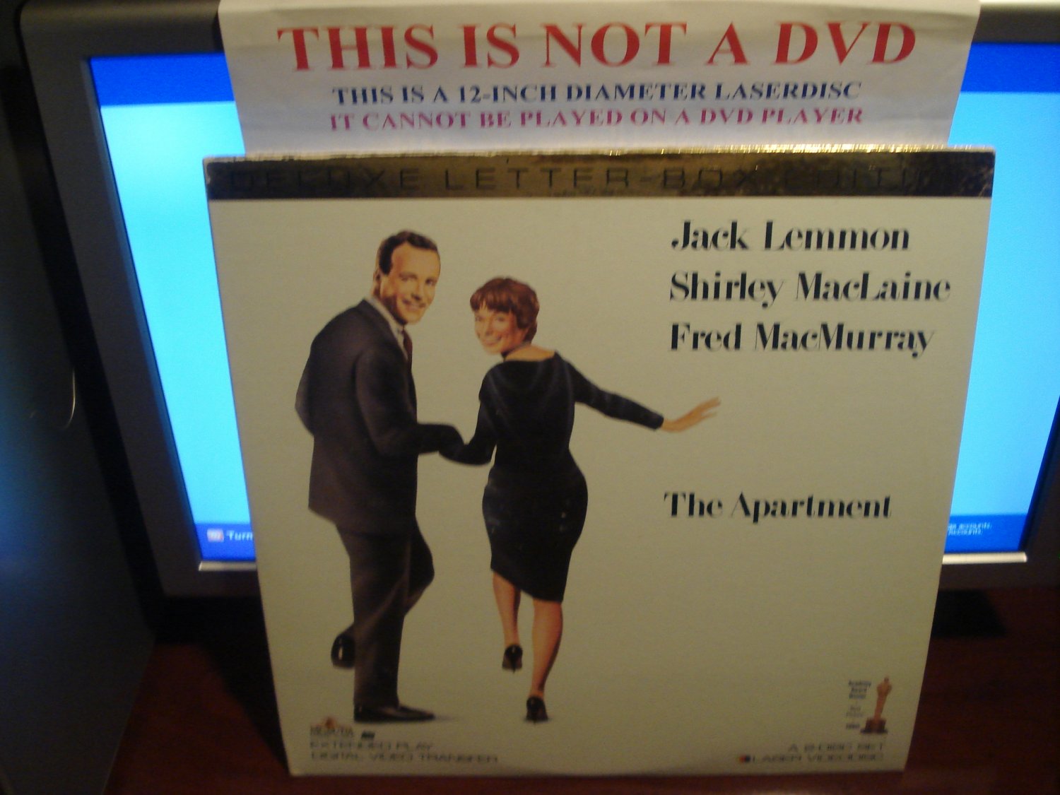 Laserdisc THE APARTMENT (1960) Shirley MacLaine Lot#2 DLX LTBX Classic LD