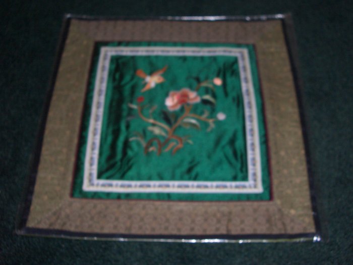 Square Tapestry with Bird & Flowers *** FREE SHIPPING ***