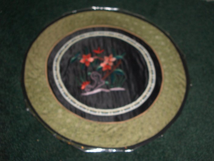 Round Tapestry with flowers *** FREE SHIPPING ***