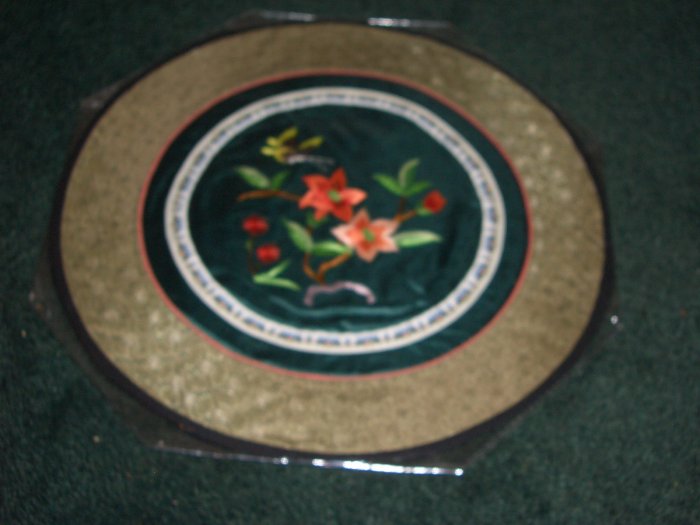 Round Tapestry with butterfly & flowers *** FREE SHIPPING ***