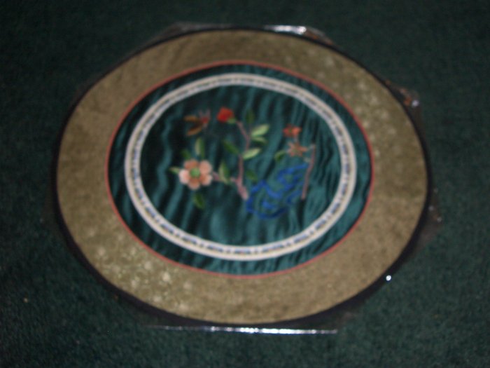 Round Tapestry with butterfly & flowers *** FREE SHIPPING ***