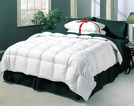 3 Pc. QUEEN WHITE DOWN COMFORTER and PILLOWS COMFORTERS