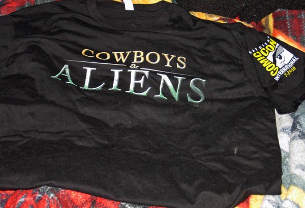 RARE 2010 Cowboys and Aliens LG SDCC COMIC CON EXCLUSIVE panel shirt +BONUS!