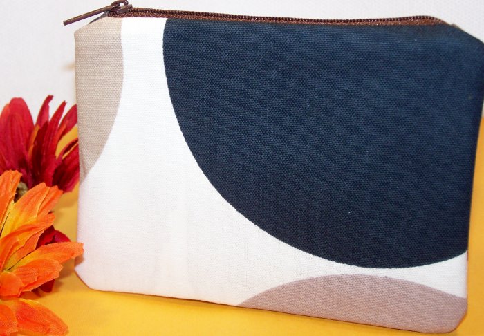 Tan and Black Circles Design Zipper Coin Purse