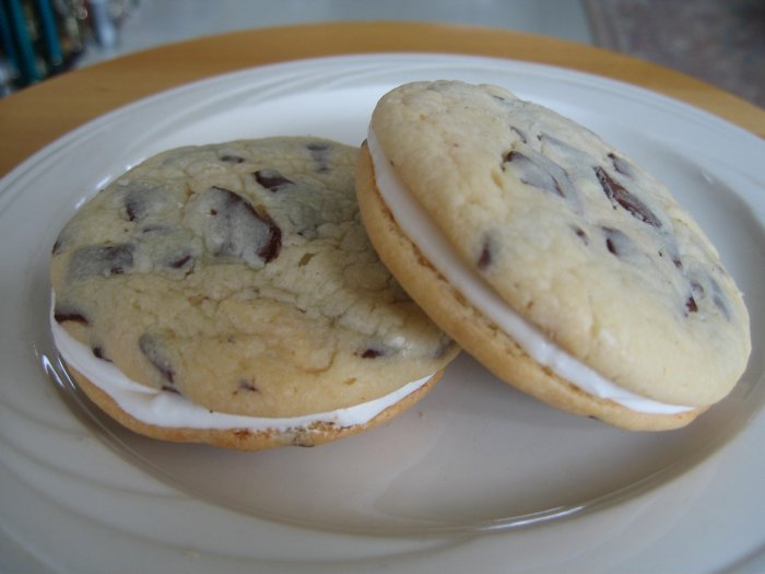 Chocolate Chunk Buttercream Cookie Sandwich - 6 in a pack